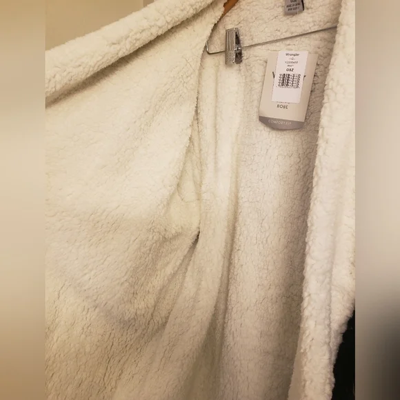 NWT Sherpa Robe Wrangler - Picture 5 of 6